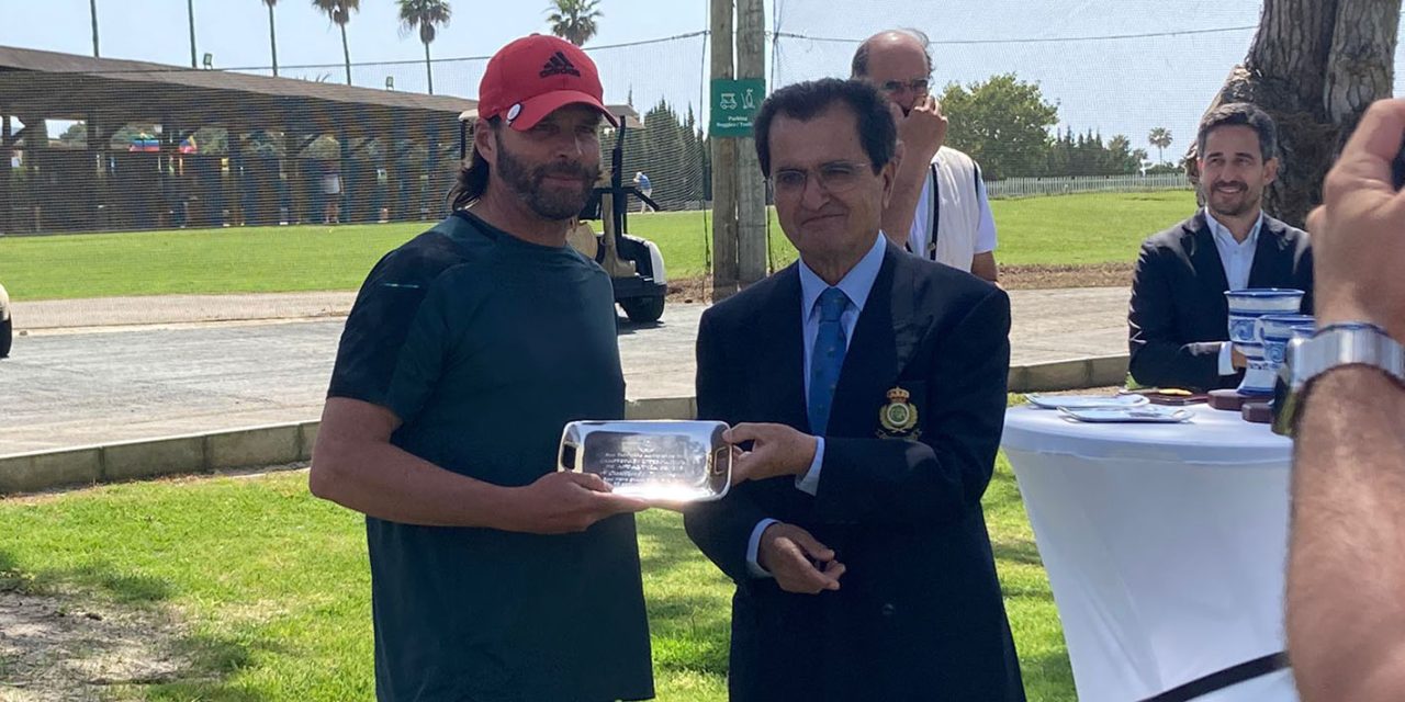 El golfista linarense Víctor Jesús Prados vence en el Campeonato de Andalucía Senior de Santi Petri