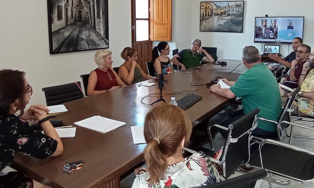Reunión para coordinar el inicio del curso en los centros escolares de Linares