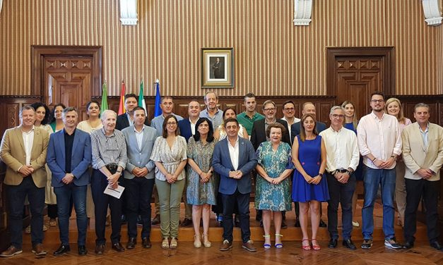 Diputación celebra el último pleno del mandato en el que ha entregado sus medallas a los 27 diputados de la Corporación