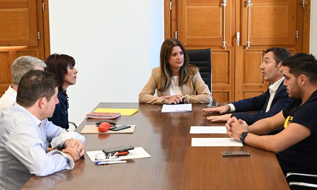 La alcaldesa se reúne con la Asociación ‘Hosteleros de Linares’