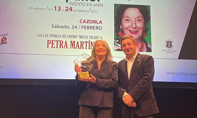 La actriz linarense Petra Martínez recibe el Premio Miguel Picazo